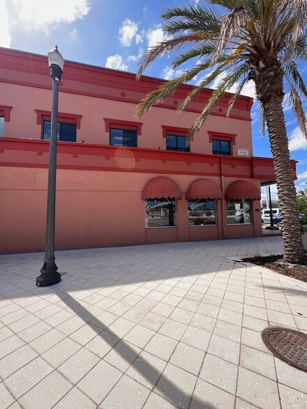 100 S Beach St, Daytona Beach, FL for lease - Building Photo - Image 2 of 5