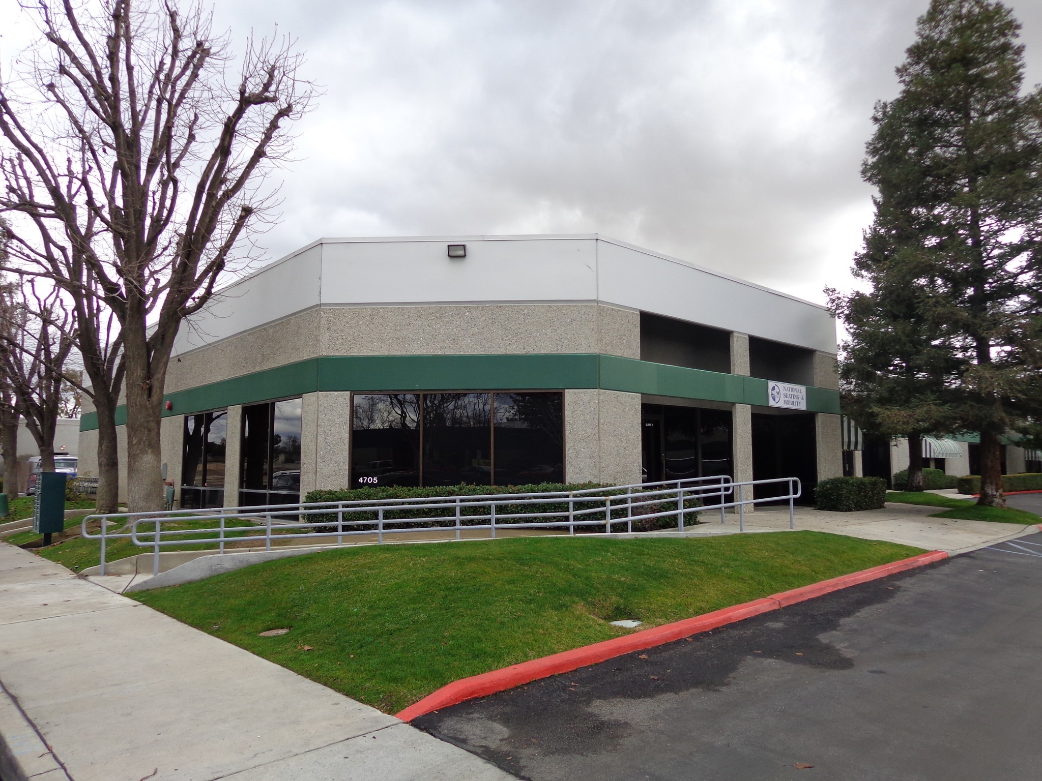 4705 New Horizon Blvd, Bakersfield, CA for lease Building Photo- Image 1 of 2