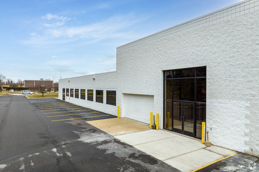 6115-6123 E Thirteen Mile Rd, Warren, MI for lease - Building Photo - Image 2 of 8