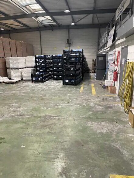 Flex in Fleurines for sale - Interior Photo - Image 2 of 3