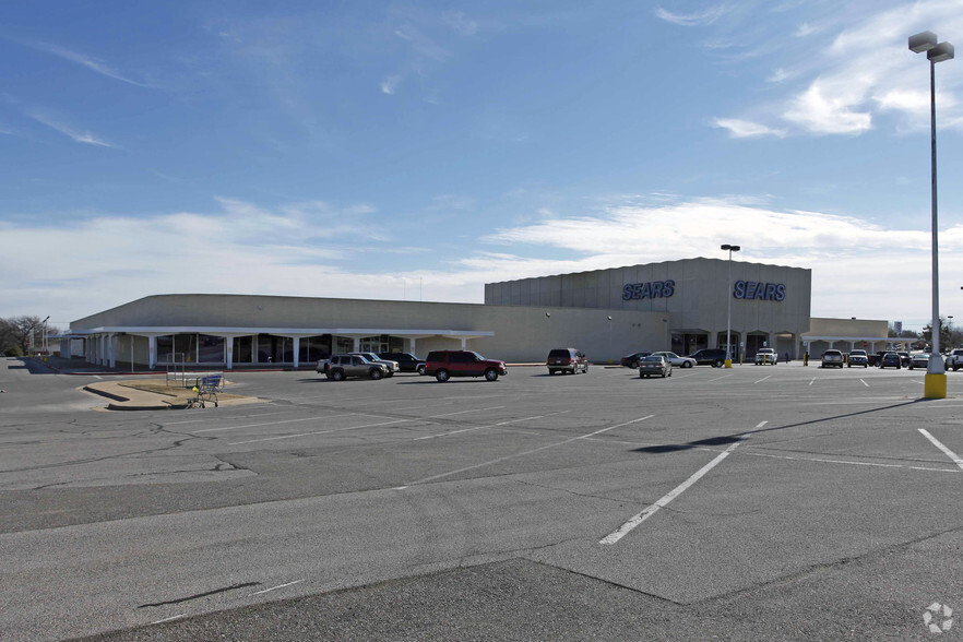 4400 S Western Ave, Oklahoma City, OK for lease - Building Photo - Image 2 of 4