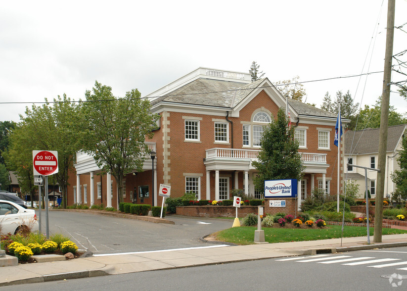 1013 Farmington Ave, West Hartford, CT for lease - Primary Photo - Image 1 of 3