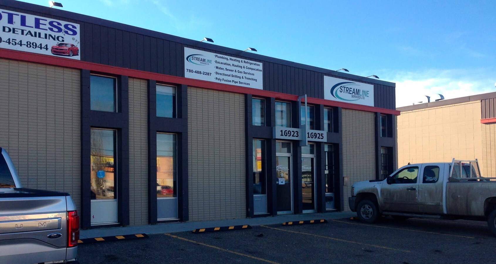 1693116943 111 Av NW, Edmonton, AB T5M 2S4