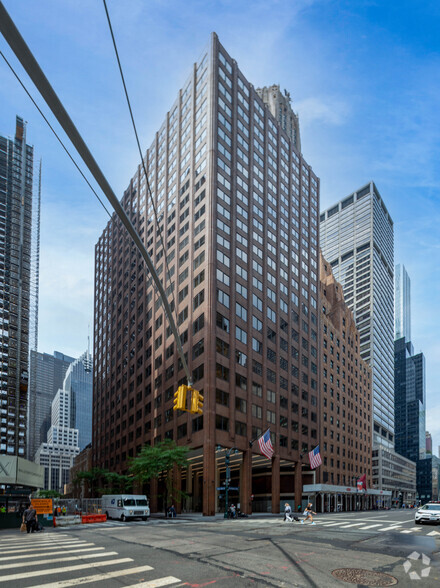 560 Lexington Ave, New York, NY for lease - Primary Photo - Image 1 of 13