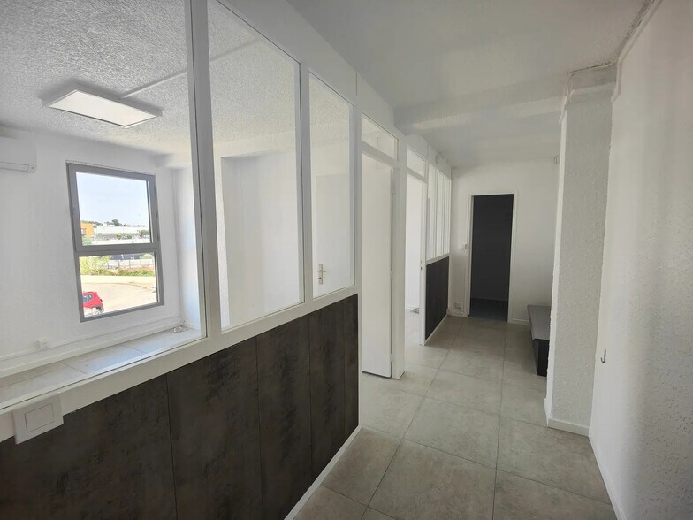 Office in Antibes for lease - Interior Photo - Image 3 of 6