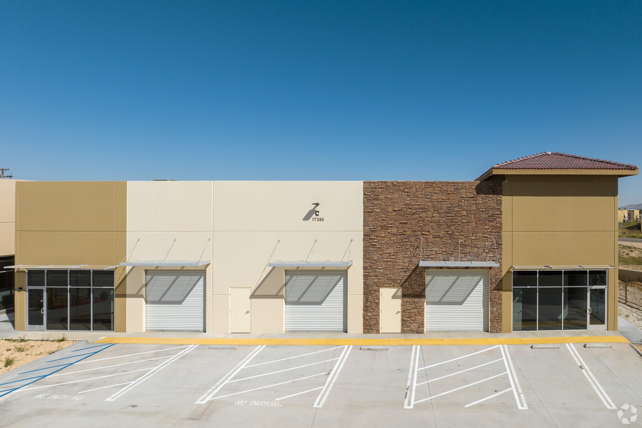 17380 Darwin Ave, Hesperia, CA for lease Building Photo- Image 1 of 2