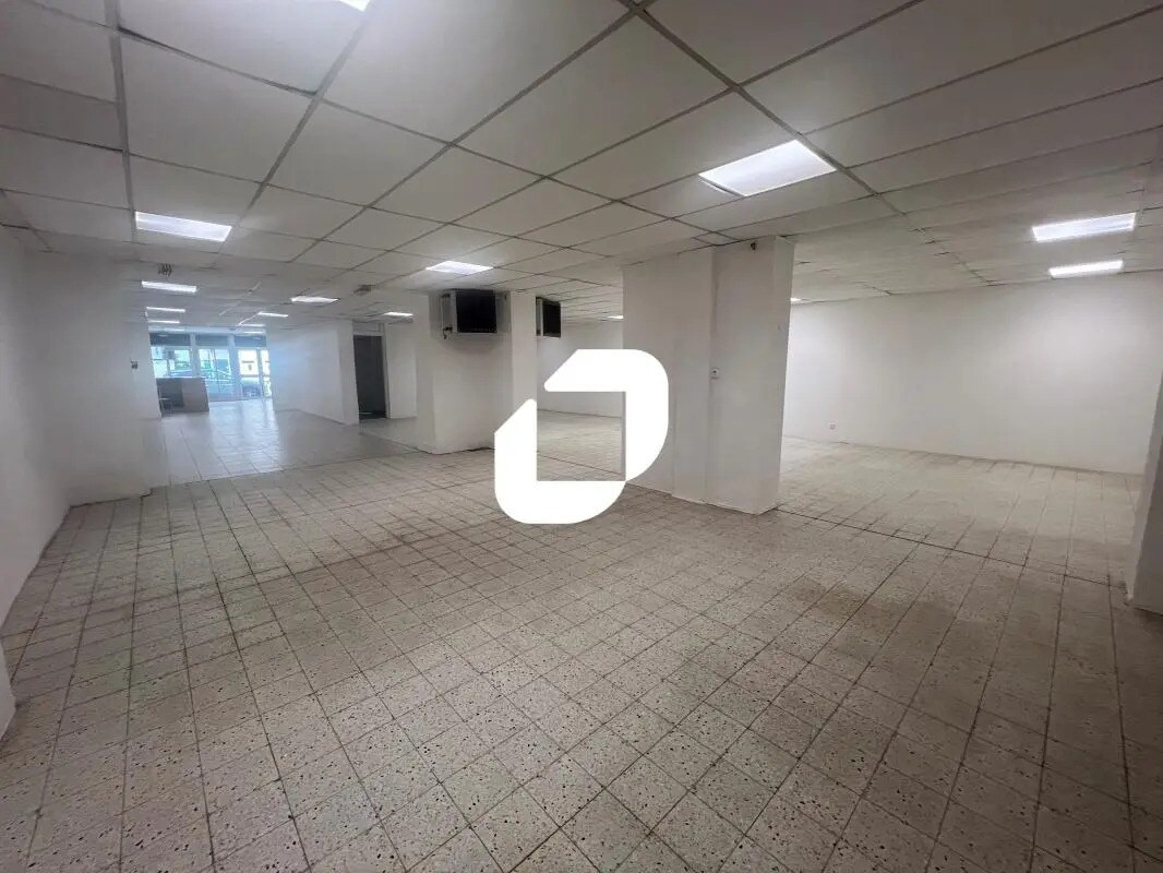 Retail in Bully-les-Mines for lease Interior Photo- Image 1 of 11