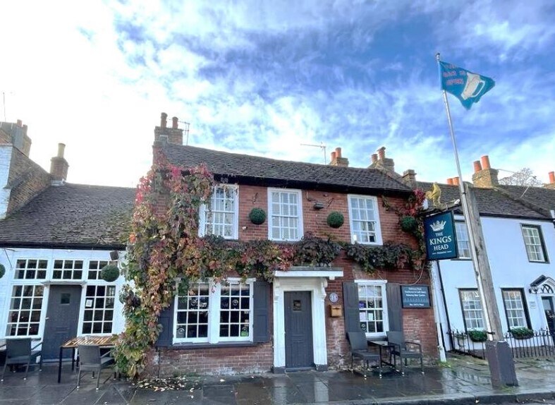 Church Sq, Shepperton, TW17 9JZ