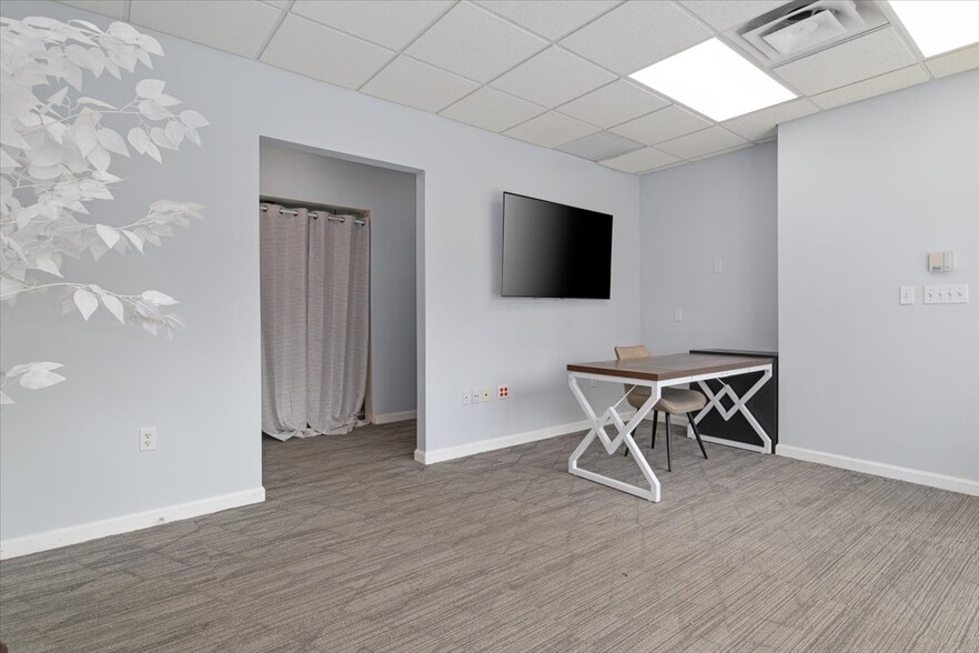 384 Washington St, Westwood, MA for lease - Interior Photo - Image 3 of 11