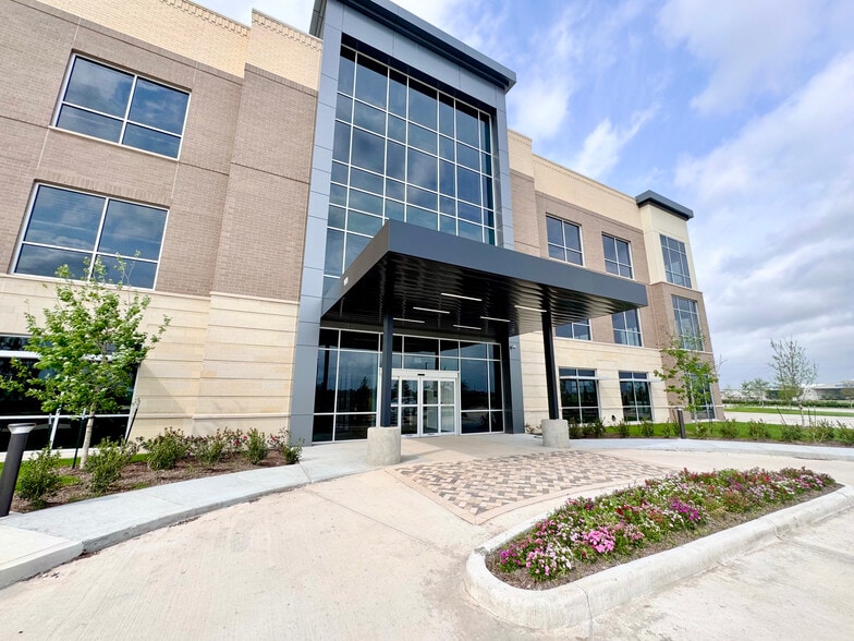 1120 Imperial Blvd, Sugar Land, TX for lease - Building Photo - Image 2 of 5
