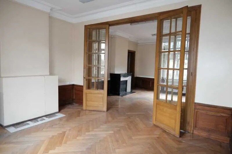 Office in Harly for lease - Building Photo - Image 2 of 4