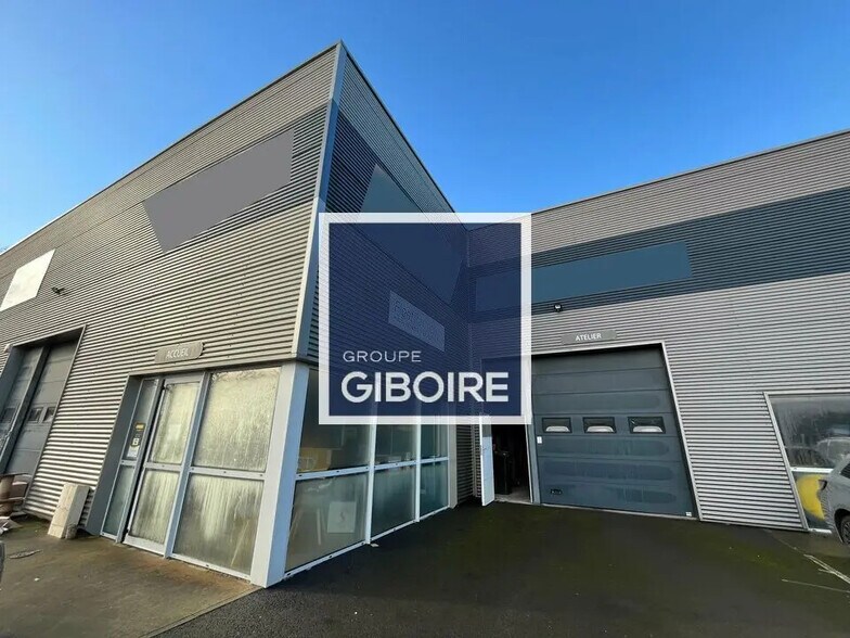 Industrial in Pacé for lease - Building Photo - Image 2 of 14