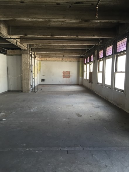 610 S Broadway, Los Angeles, CA for lease - Interior Photo - Image 2 of 36