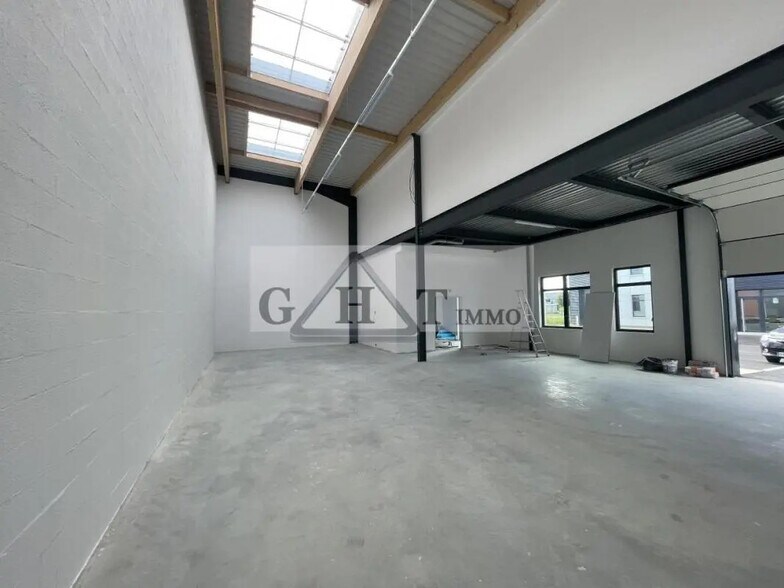 Industrial in Lieusaint for sale - Interior Photo - Image 2 of 4