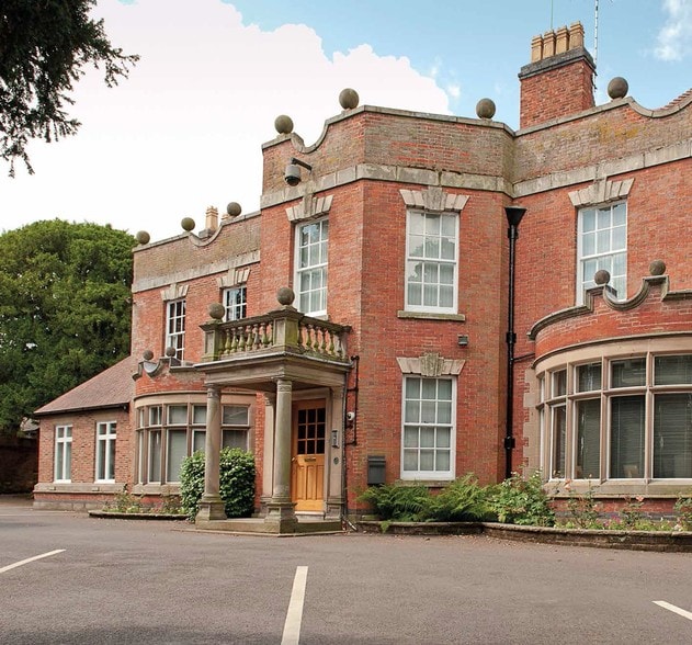 High St, Uttoxeter for lease - Primary Photo - Image 1 of 2