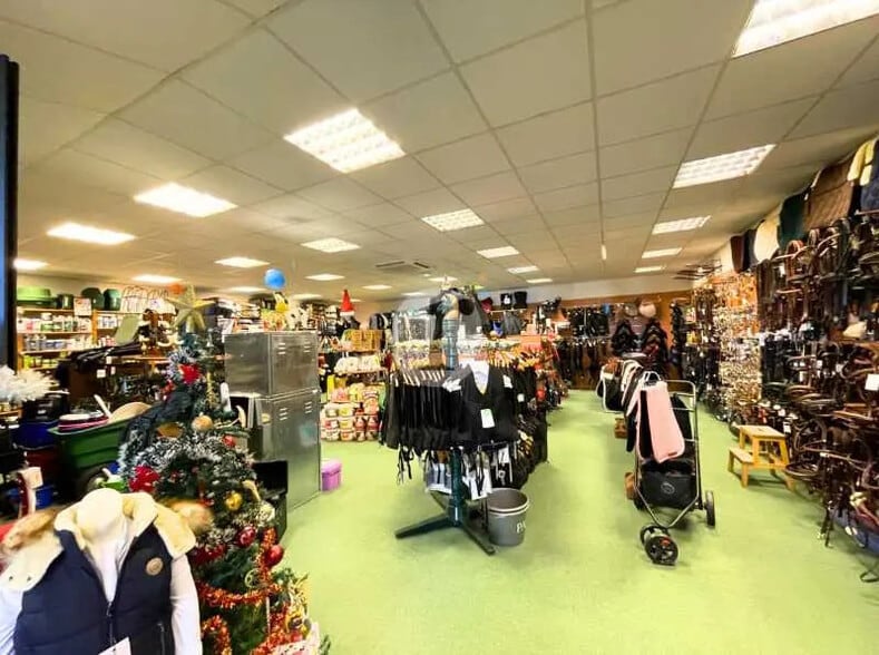 Retail in Capinghem for lease - Interior Photo - Image 3 of 4