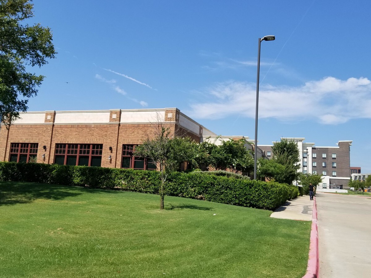 2251 N Greenville Ave, Richardson, TX 75082