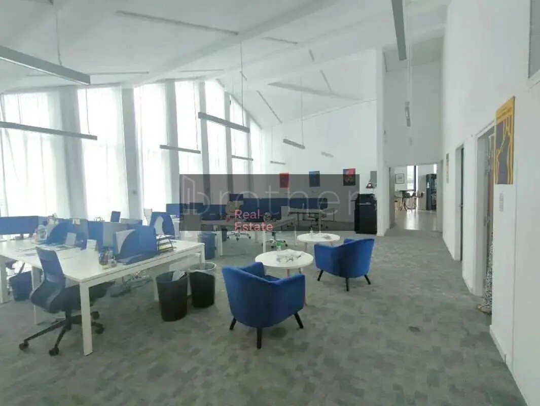 Office in Bordeaux for lease Interior Photo- Image 1 of 9