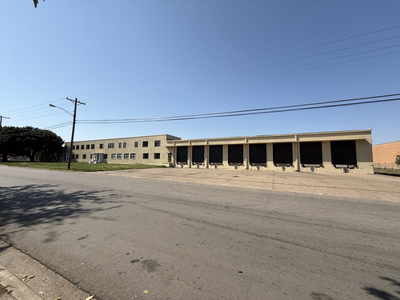 2743 Pierce St, Dallas, TX for sale - Building Photo - Image 1 of 14