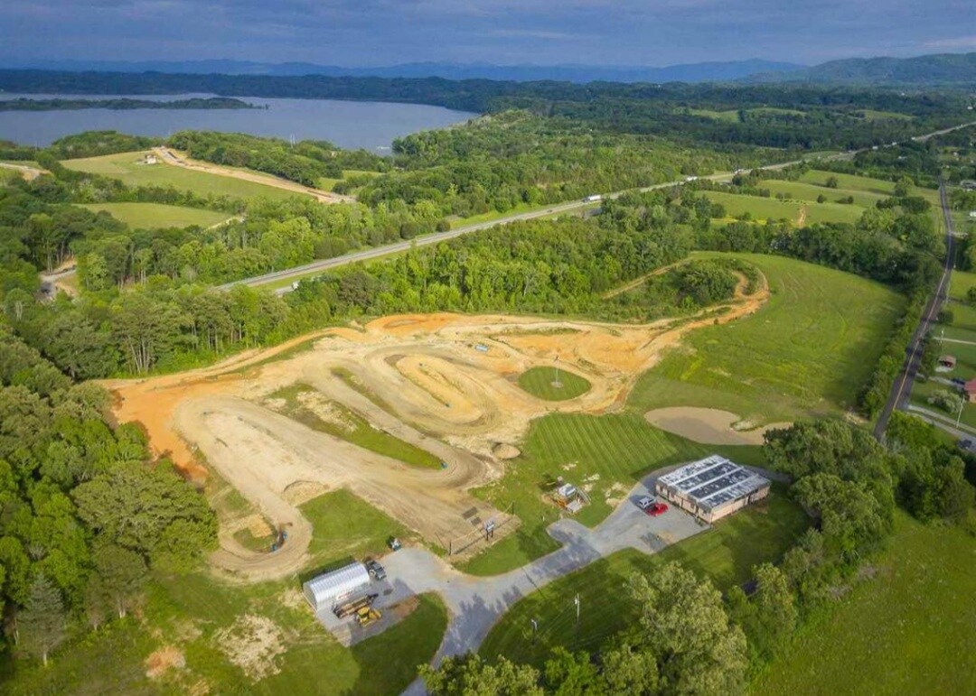 1076 Old Newport Hwy, Dandridge, TN 37725