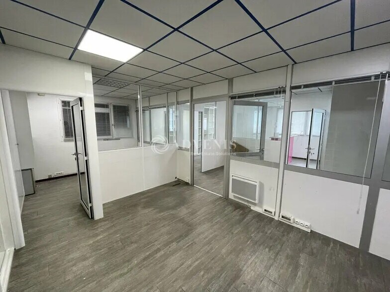 Flex in Artigues-près-Bordeaux for lease - Interior Photo - Image 3 of 9