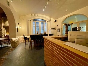 Retail in Barcelona, Barcelona for lease Interior Photo- Image 1 of 16