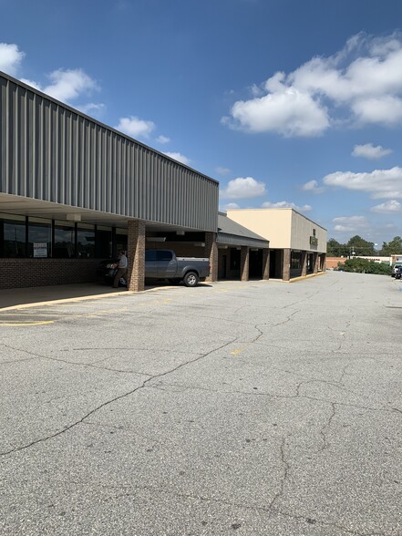 2209-2211 Moody Rd, Warner Robins, GA for lease - Building Photo - Image 1 of 13