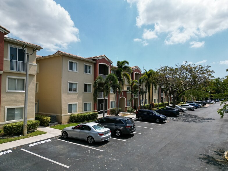 7085 Nova Dr, Davie, FL 33317 - University Park Condominiums | LoopNet