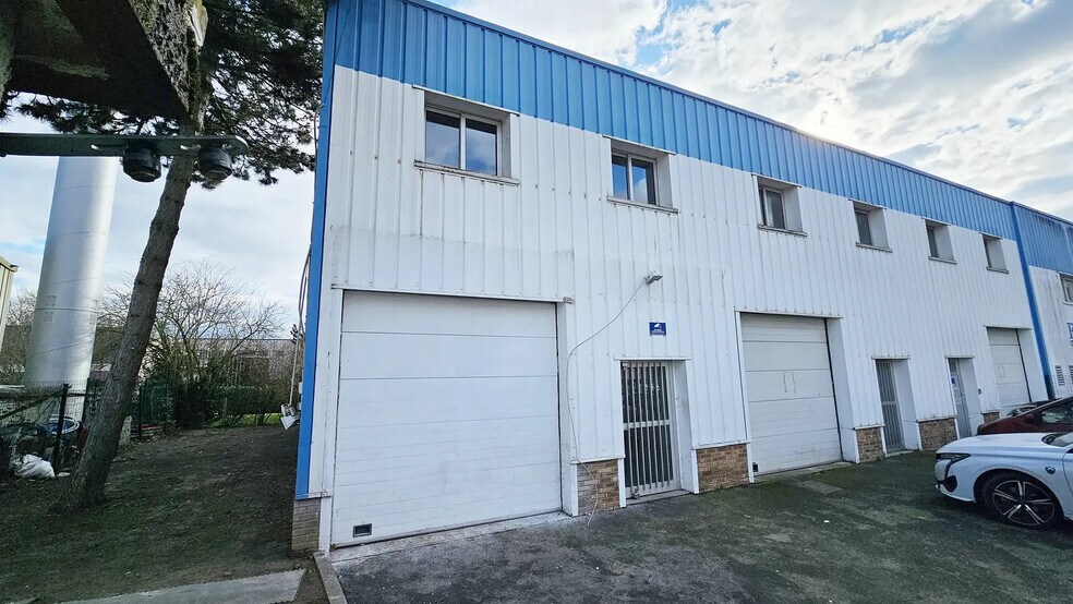 Flex in La Queue-en-Brie for lease - Building Photo - Image 3 of 12