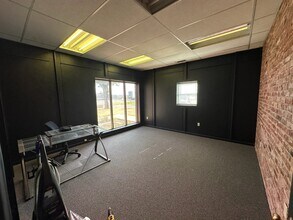1075 E Highway 80, Abilene, TX for lease Interior Photo- Image 2 of 11