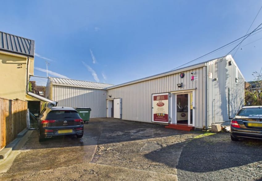 Pentre Rd, Carmarthen for lease - Primary Photo - Image 1 of 2