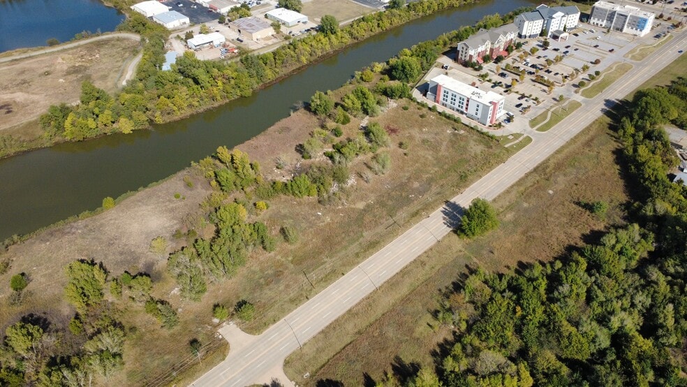 4621 SW 15th St, Oklahoma City, OK for sale - Building Photo - Image 2 of 4