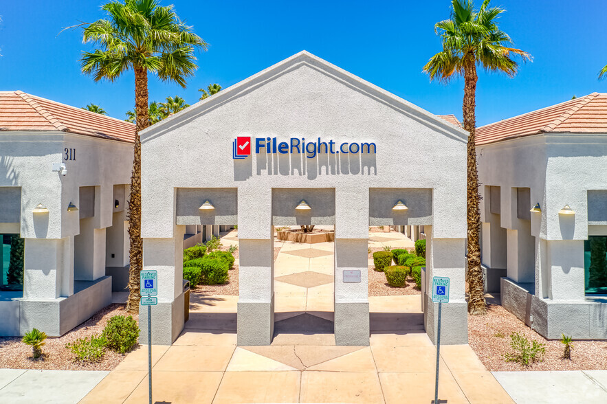 311 N Pecos Rd, Henderson, NV for lease - Building Photo - Image 3 of 17