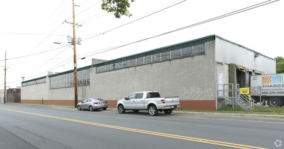 11 North Ave, Dunellen, NJ 08812