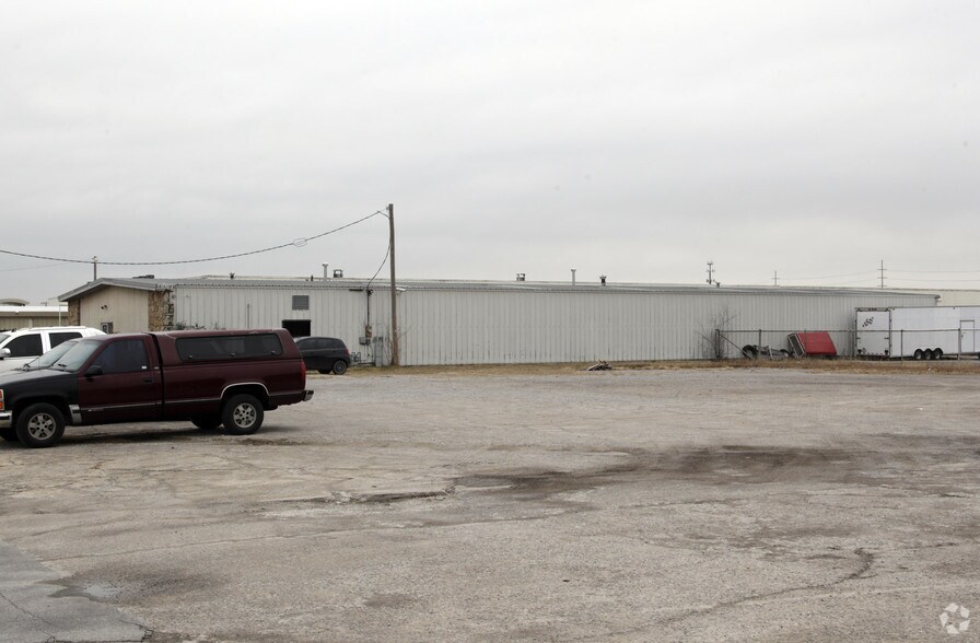 8189 E 44th St, Tulsa, OK for lease - Building Photo - Image 2 of 2