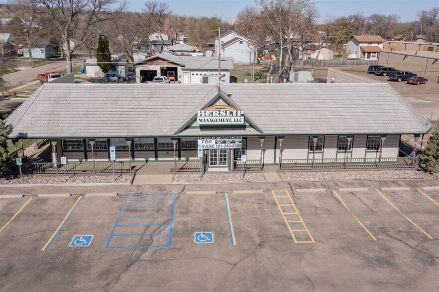 2000 Burdick Expy E, Minot, ND for lease - Building Photo - Image 1 of 14