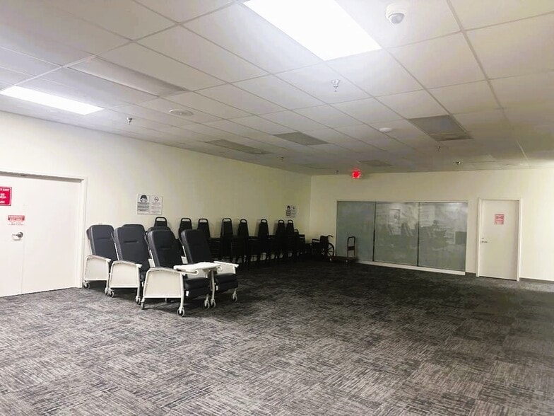 4913 W Laurel St, Tampa, FL for lease - Building Photo - Image 2 of 32