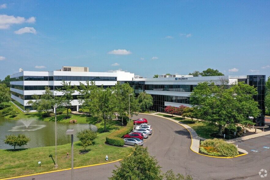 4000 Midlantic Dr, Mount Laurel, NJ for sale - Building Photo - Image 1 of 1