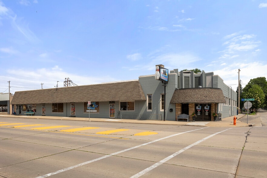 618-630 W Wisconsin Ave, Appleton, WI for sale - Building Photo - Image 1 of 13