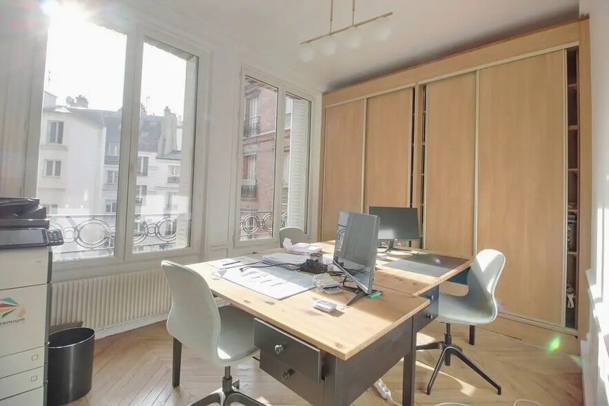 Office in Paris for lease - Interior Photo - Image 2 of 5
