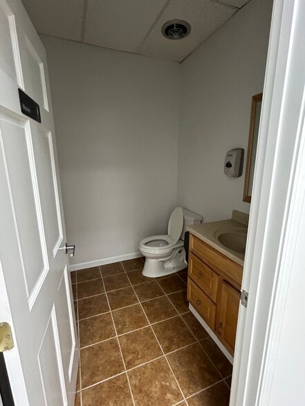 5942 Goshen Springs Rd, Norcross, GA for sale - Interior Photo - Image 2 of 7