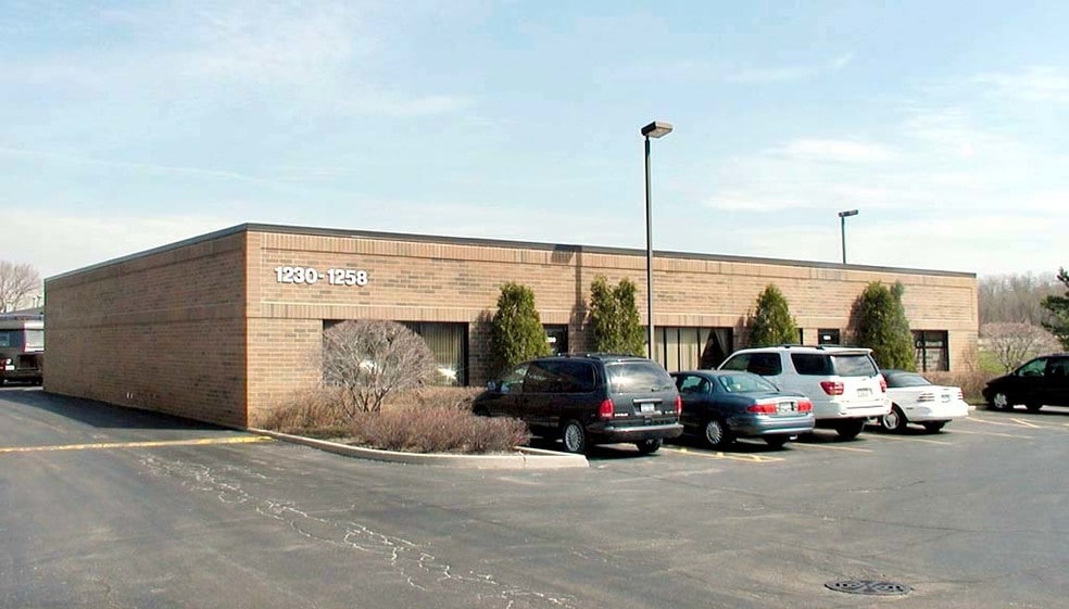 1230-1258 Allanson Rd, Mundelein, IL for lease - Building Photo - Image 2 of 14