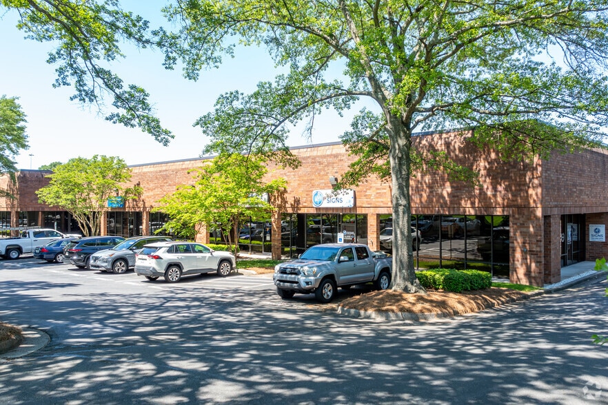 8334 Arrowridge Blvd, Charlotte, NC for lease - Primary Photo - Image 1 of 11