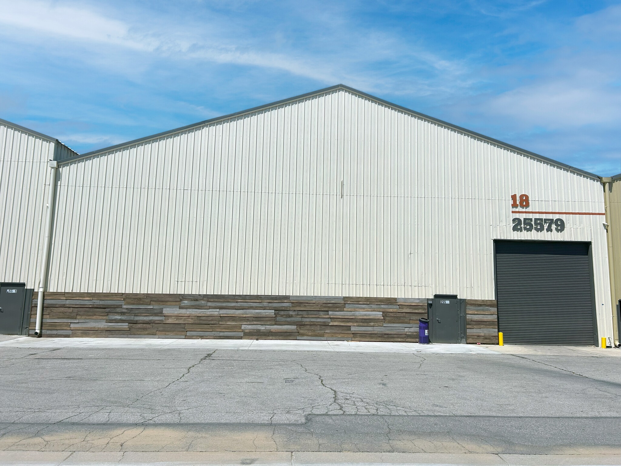 25545-25710 Springbrook Ave, Santa Clarita, CA for lease Building Photo- Image 1 of 3