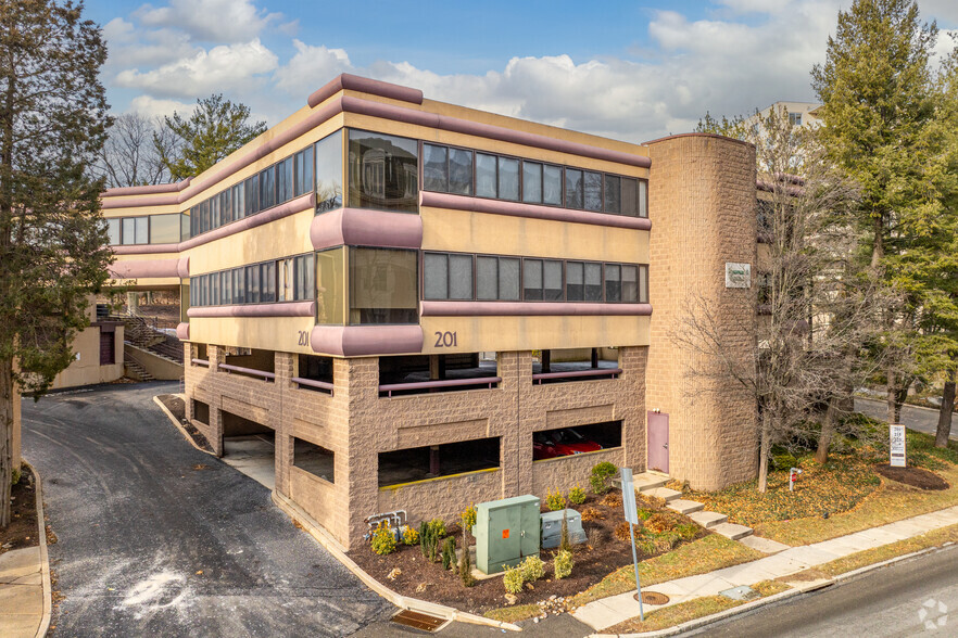 201 N Presidential Blvd, Bala Cynwyd, PA for lease - Primary Photo - Image 1 of 5