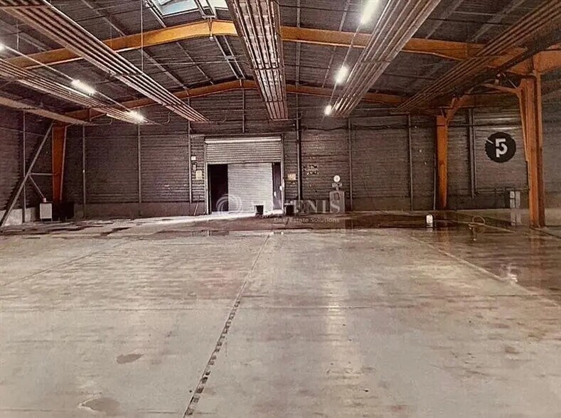 Flex in Joué-lès-Tours for lease - Interior Photo - Image 3 of 4