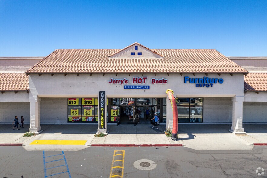 31833 Date Palm Dr, Cathedral City, CA for lease - Building Photo - Image 1 of 7
