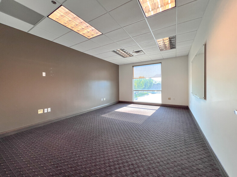 8911 S Sandy Pky, Sandy, UT for lease - Building Photo - Image 2 of 29