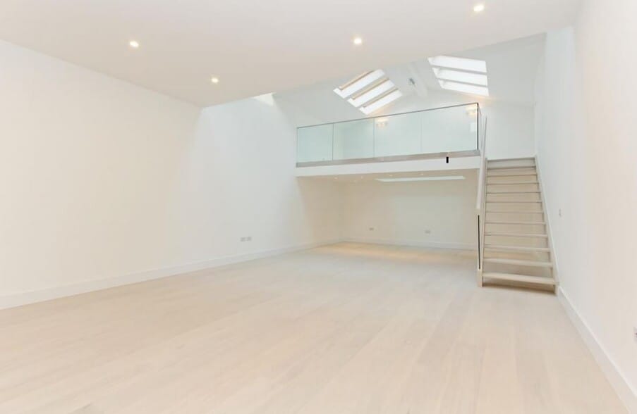 87 County St, London for lease - Interior Photo - Image 2 of 4