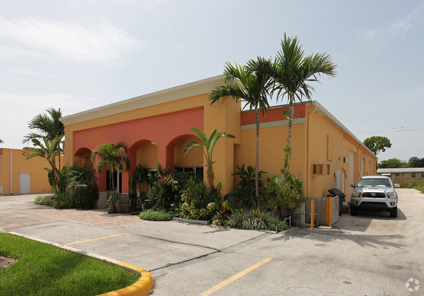 140 NW 11th St, Boca Raton, FL for lease - Primary Photo - Image 1 of 2